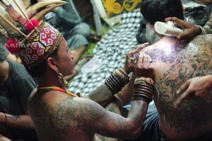 Mengenal Tato Suku Dayak, Motif, Makna dan Sejarah - MEDIATRIP.id